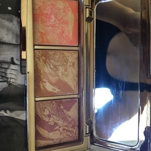 HourGlass ambient lighting blush palette